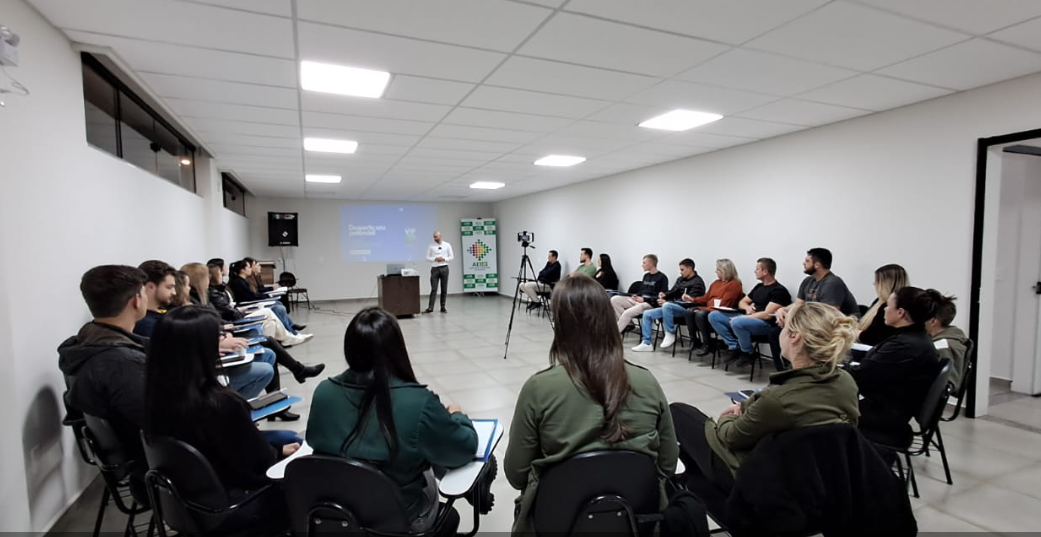 Treinamento de comunicação conduzido por Lubben